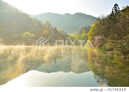 春 湖 水煙 41740329