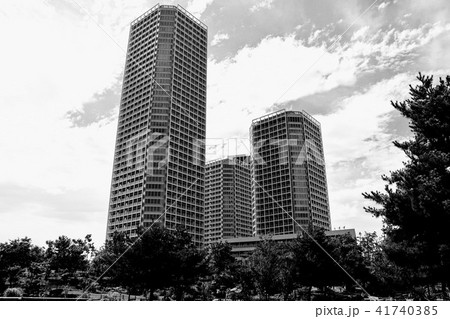 緑豊かな周囲環境のタワーマンション(モノクロ) 緑豊かな周囲環境のタワーマンション(モノクロ) 41740385