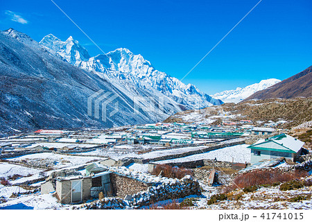 Beautiful landscape of snowy mountains Beautiful landscape of snowy mountains 41741015