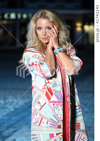 Young Beauty Famous Woman In Red Dress Outdoor Young Beauty Famous Woman In Red Dress Outdoor 41742245