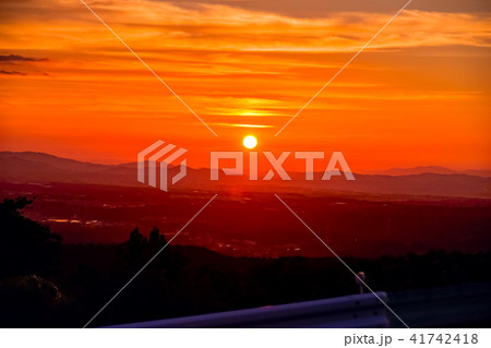 南阿蘇　俵山ロードの夕日 Sunset at Minami Aso tawarayama Road 41742418