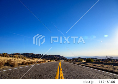 アメリカ大陸の真っ直ぐな一本道 41748366