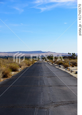 アメリカ大陸の真っ直ぐな一本道 41748370