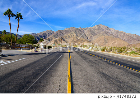 アメリカ大陸の真っ直ぐな一本道 アメリカ大陸の真っ直ぐな一本道 41748372