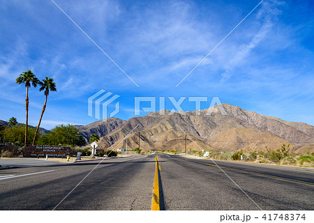 アメリカ大陸の真っ直ぐな一本道 41748374