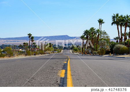 アメリカ大陸の真っ直ぐな一本道 アメリカ大陸の真っ直ぐな一本道 41748376