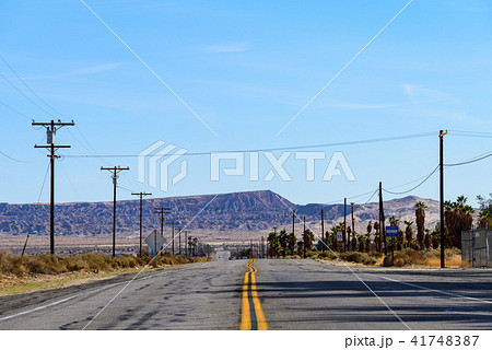 アメリカ大陸の真っ直ぐな一本道 41748387