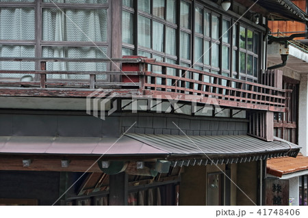 古い木造建造物の欄干 古い木造建造物の欄干 41748406
