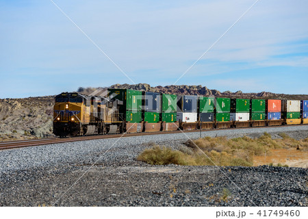 アメリカ大陸を横断する長距離貨物列車 アメリカ大陸を横断する長距離貨物列車 41749460