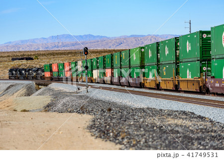 アメリカ大陸を横断する長距離貨物列車 アメリカ大陸を横断する長距離貨物列車 41749531