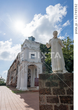 マラッカのセント ポール教会とフランシスコ ザビエル像の写真素材