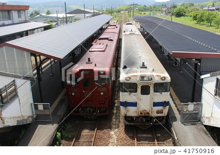 吉松駅に停車中のキハ47ディーゼルカー 鹿児島県 吉松駅に停車中のキハ47ディーゼルカー 鹿児島県 41750916