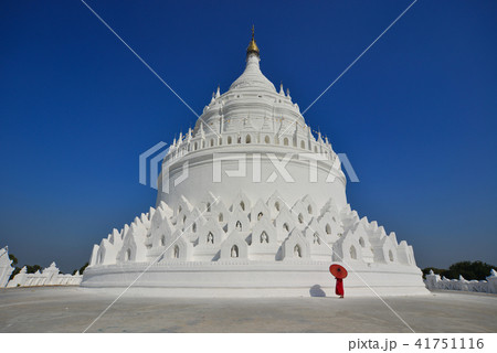 A Buddhist novice monk at white temple 41751116