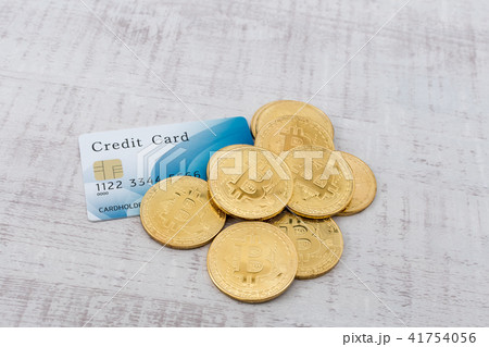 仮想通貨・ビットコインとクレジットカードのイメージ 仮想通貨・ビットコインとクレジットカードのイメージ 41754056