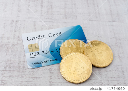 仮想通貨・ビットコインとクレジットカードのイメージ 41754060