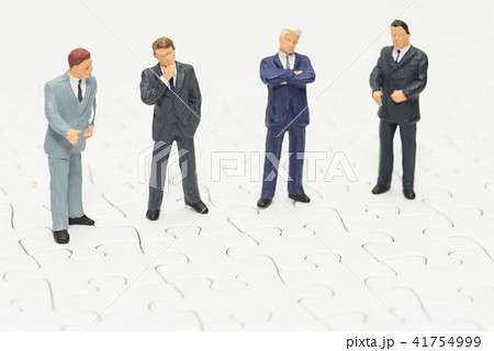 ジグソーパズルとビジネスマン 41754999