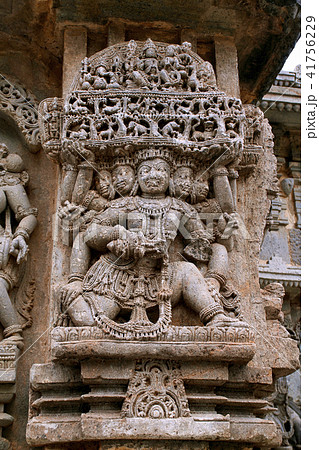 Ravana lifting Kailasa Hoysaleshwar temple Halebid 41756229