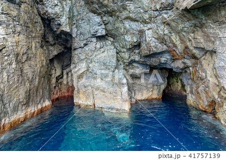 徳浜の断崖の裏 徳浜の断崖の裏 41757139