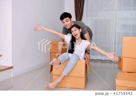 Moving house Concept. Asian young man is carrying his belongings 41759342