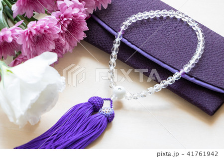 数珠と切り花 41761942