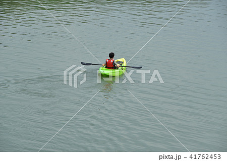 カヌー 一列 漕ぐ 41762453