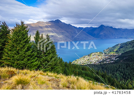 Lake Wakatipu and Queenstown, New Zealand 41763458