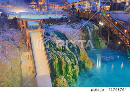 草津温泉湯畑夜景 41763764