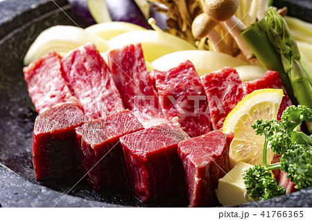 美味しい肉料理の皿盛り 41766365