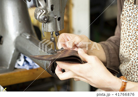 ミシンで革製品の修理 ミシンで革製品の修理 41766876