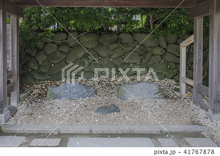 鎌倉宮の厄割り石（鎌倉市二階堂） 41767878