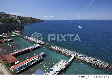 バカンス　海水浴 41768175