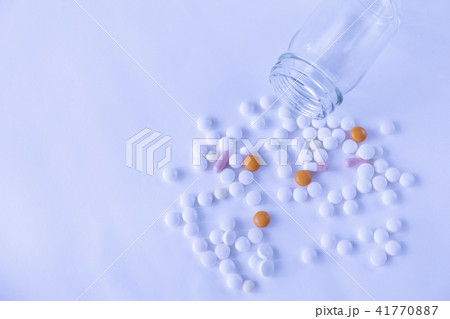 薬と投薬瓶 薬と投薬瓶 41770887