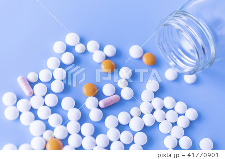 薬と投薬瓶 41770901