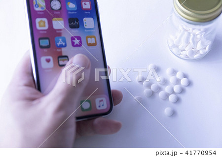 スマホと薬 41770954