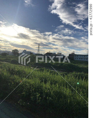 川沿い 夕焼  41772990