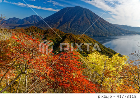 社山稜線の紅葉と男体山 中禅寺湖の眺めの写真素材