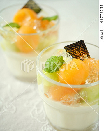 グラスデザート　メロンとジュレのパンナコッタ　（ペア） 41773255