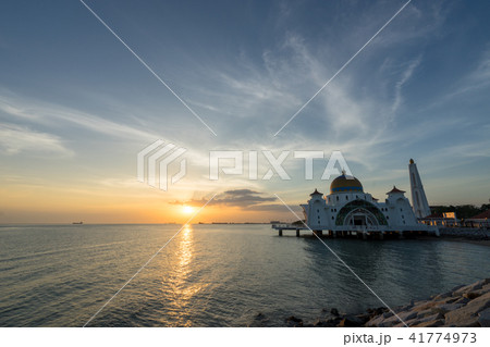 夕暮れ時のマラッカストレイツモスクのイメージ 41774973