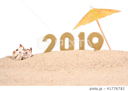 2019 year golden figures with seashell on a white 41776782