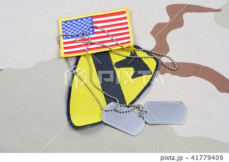US ARMY 1st Cavalry Division patch whith dog tags 41779409