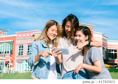 Asian Women selfie themselves after shopping. Asian Women selfie themselves after shopping. 41783921