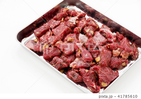 牛肩ロース サイコロ味付け肉の写真素材
