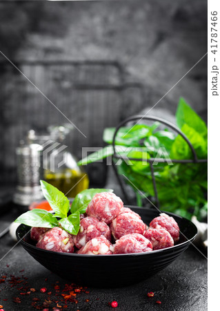 Beef meatballs. Cooking raw beef meatballs Beef meatballs. Cooking raw beef meatballs 41787466