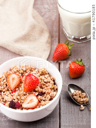 Bowl of healthy cereal granola with strawberries Bowl of healthy cereal granola with strawberries 41790185