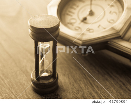 砂時計　古時計　柱時計　時　時間　セピア　 41790394