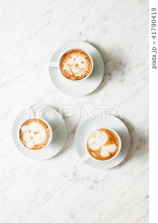 Cappuchino in the zoo 41790419