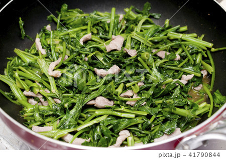 空芯菜の炒め物(料理中) 空芯菜の炒め物(料理中) 41790844