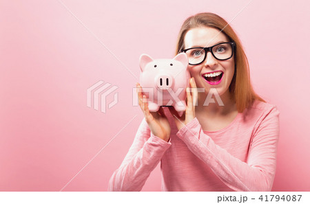 Young woman with a piggy bank 41794087