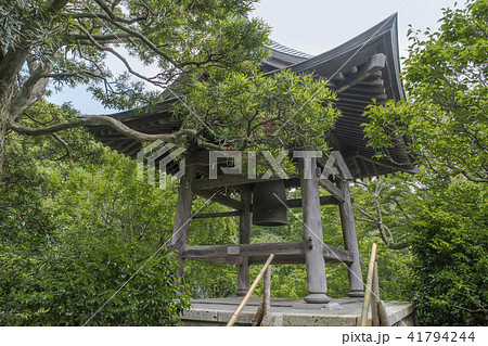 宝戒寺の鐘楼（鎌倉市小町） 41794244