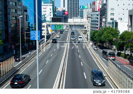 東京 渋谷 玉川通り沿いの首都高速3号線 渋谷駅方向 18 07 Aの写真素材